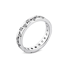 Серебряное кольцо с фианитами. Артикул UG581102б